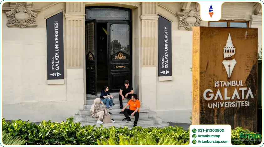 محوطه دانشگاه گالاتا استانبول