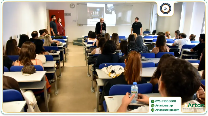 دانشجویان مقطع کارشناسی دانشگاه دموکراسی ترکیه