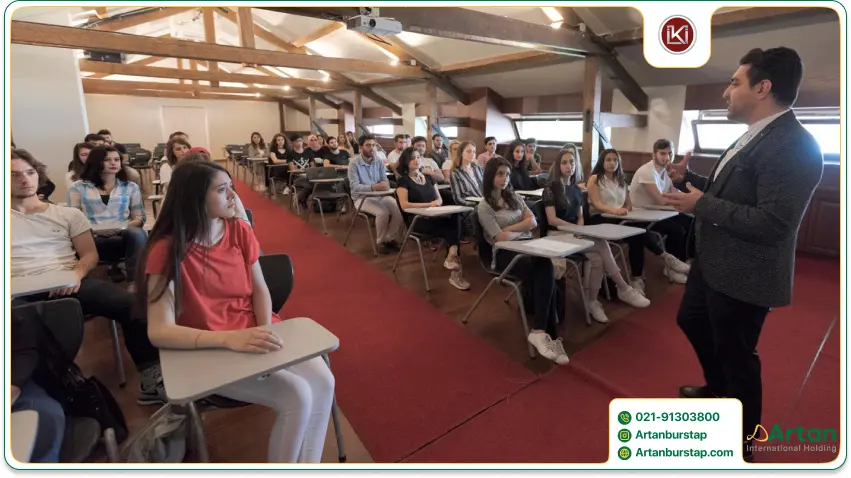 کلاس درس دانشگاه کنت استانبول