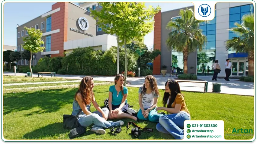 دانشجویان کارشناسی دانشگاه یاشار